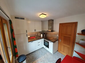 Réfrigérateur, four, plaque de cuisson, lave-vaisselle