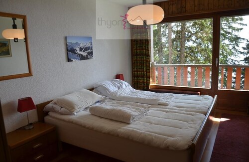 Das Gebäude Le Hameau liegt auf der Strasse von Les Collons 1850. 300 Meter der Skilifte La JOC und