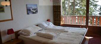 The Hameau building is located on the 1850 landing of the Les Collons resort. Just 300 metres from t