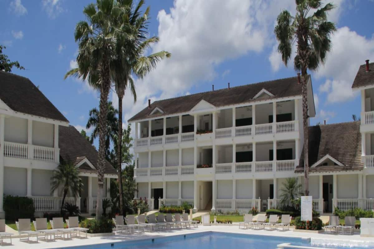 Deluxe Apartment | Front of property