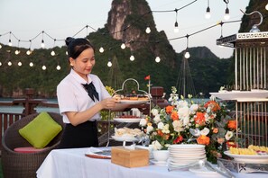 2 restaurants, breakfast served - Santa Maria Cruises Halong Bay (Ha Long)