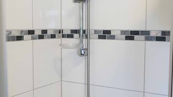 Apartment | Dusche im Bad
