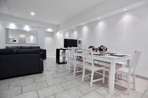 Standard Apartment, 1 Bedroom | Living room | Flat-screen TV - Pretty Space (Milan)