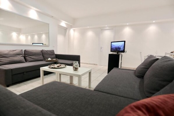 Standard Apartment, 1 Bedroom | Living room | Flat-screen TV - Pretty Space (Milan)