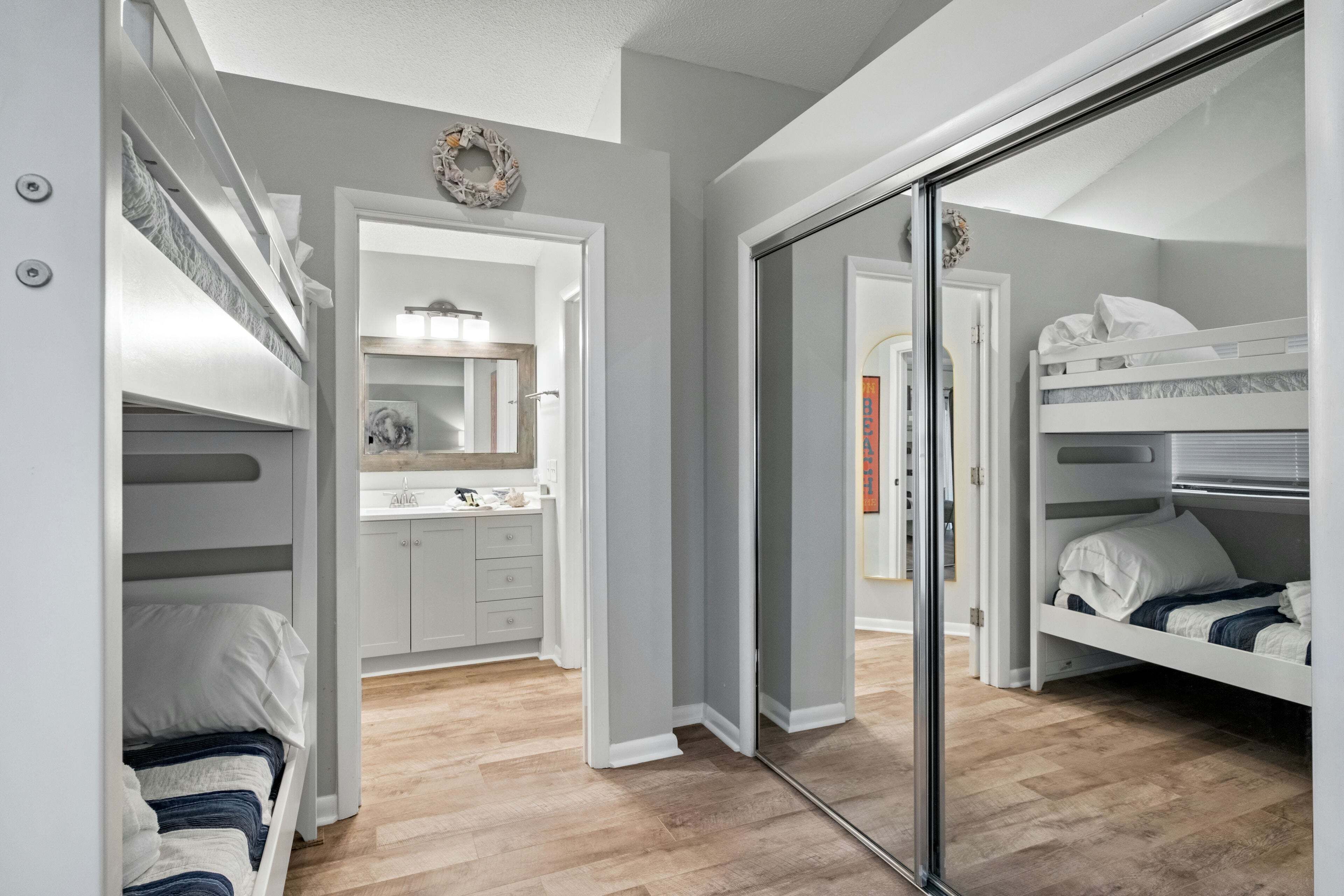 4 chambres, fer et planche à repasser, lit parapluie, Wi-Fi gratuit