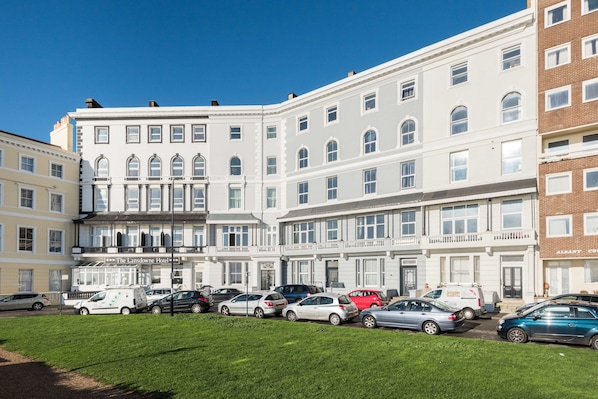 Exterior - Beach Comber (Hastings)