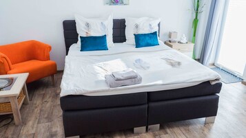 Apartment | 1 bedroom, desk, soundproofing, iron/ironing board