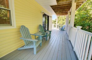 Terrace/patio - Heroes Retreat 4 Bedroom Home in Duck With Private Saltwater Pool and Hot Tub (Duck)