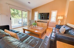 TV, fireplace, DVD player - Heroes Retreat 4 Bedroom Home in Duck With Private Saltwater Pool and Hot Tub (Duck)
