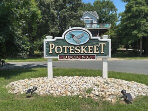 Property grounds - Heroes Retreat 4 Bedroom Home in Duck With Private Saltwater Pool and Hot Tub (Duck)