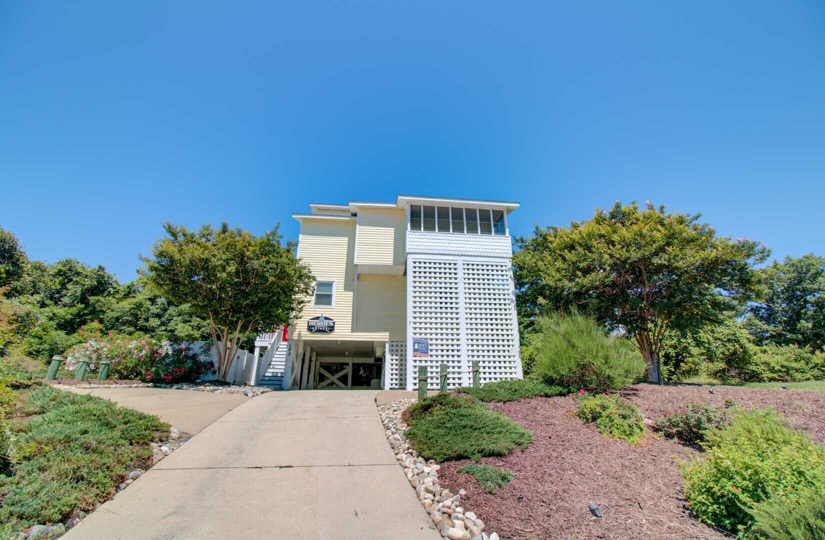Heroes Retreat 4 Bedroom Home in Duck With Private Saltwater Pool and Hot Tub