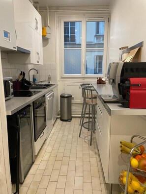 Refrigerador, microondas, horno, placa de cocina