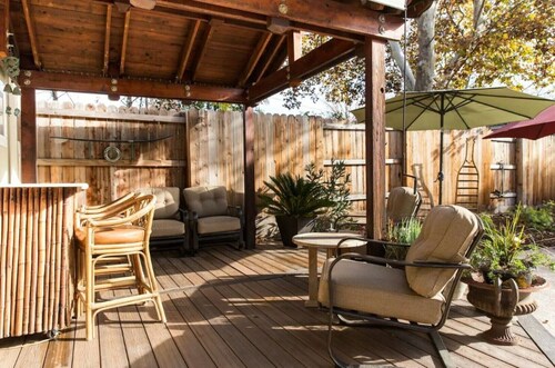 Rauhallinen Woodlake lähellä Sacramenton keskustaa