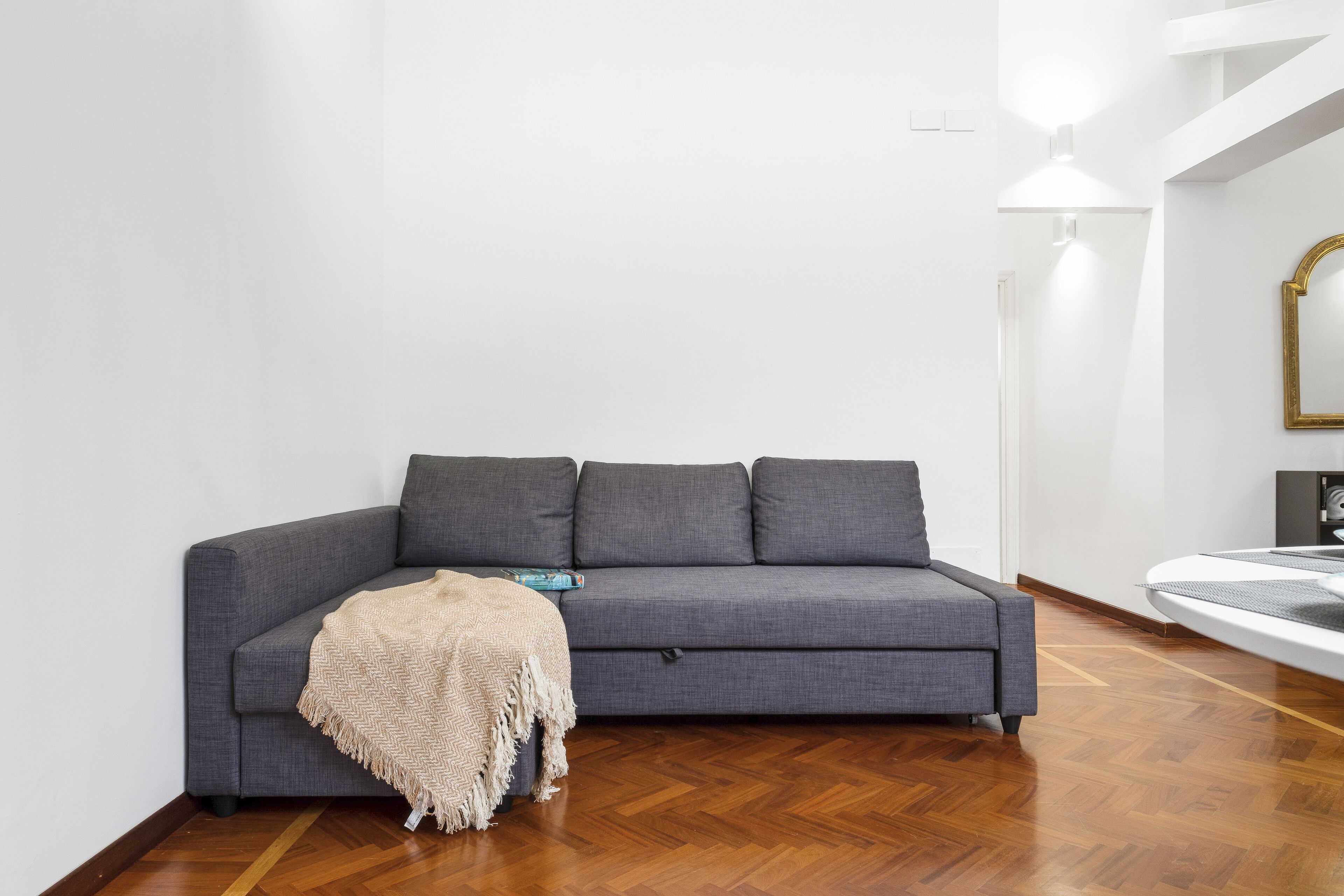 Pratello Elegante e Raffinata Mansarda