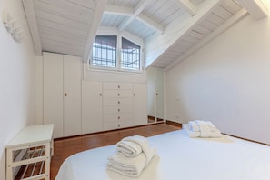 1 bedroom, iron/ironing board, free WiFi, bed sheets - Pratello Elegante e Raffinata Mansarda (Bologna)