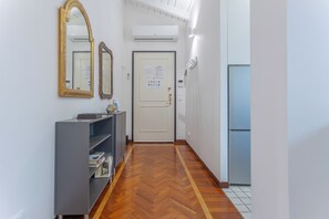 Interior entrance - Pratello Elegante e Raffinata Mansarda (Bologna)