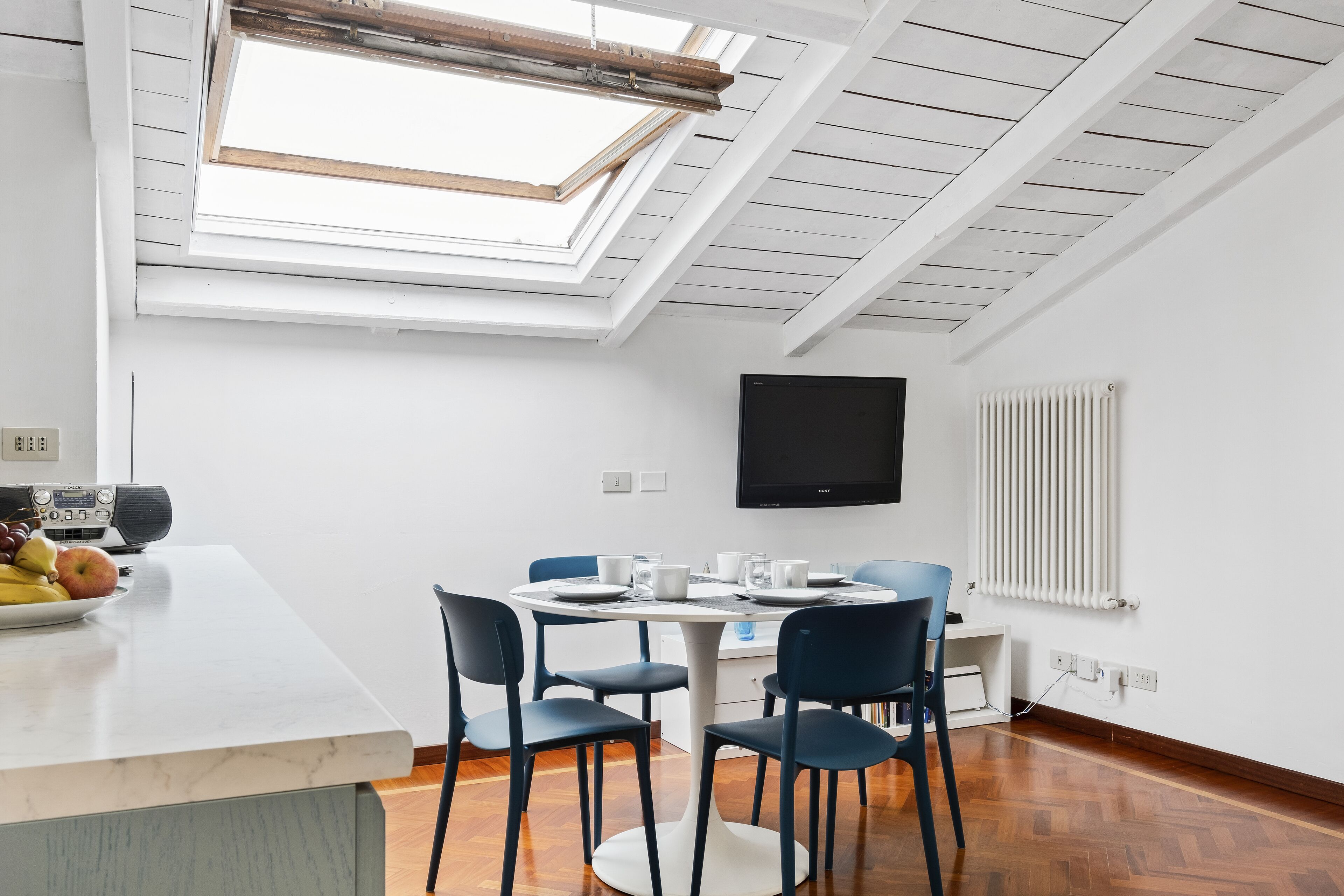 Pratello Elegante e Raffinata Mansarda