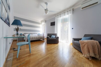 Sant'Orsola Colorful Huge Apartment