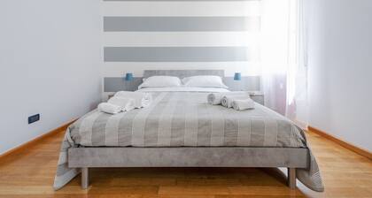 Sant'Orsola Colorful Huge Apartment