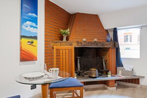 Fireplace - Bolognina Fair Functional Apartment (Bologna)