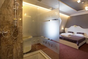 Deluxe Double Room | Bathroom