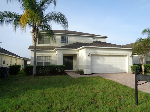 Villa (R1 Legacy Park 5 bed / 3 bath) | Exterior