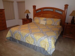 Vila (R1 Legacy Park 5 bed / 3 bath) | Fachada