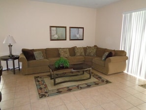 Villa | Living room | Flat-screen TV, DVD player - R1 Westhaven 5 bed / 3 Bath (Davenport)