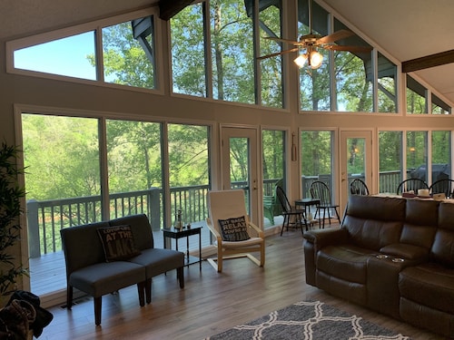 Hiwassee Hideaway - Lakefront, Covered Dock, Quiet Cove, Breathtaking Views...