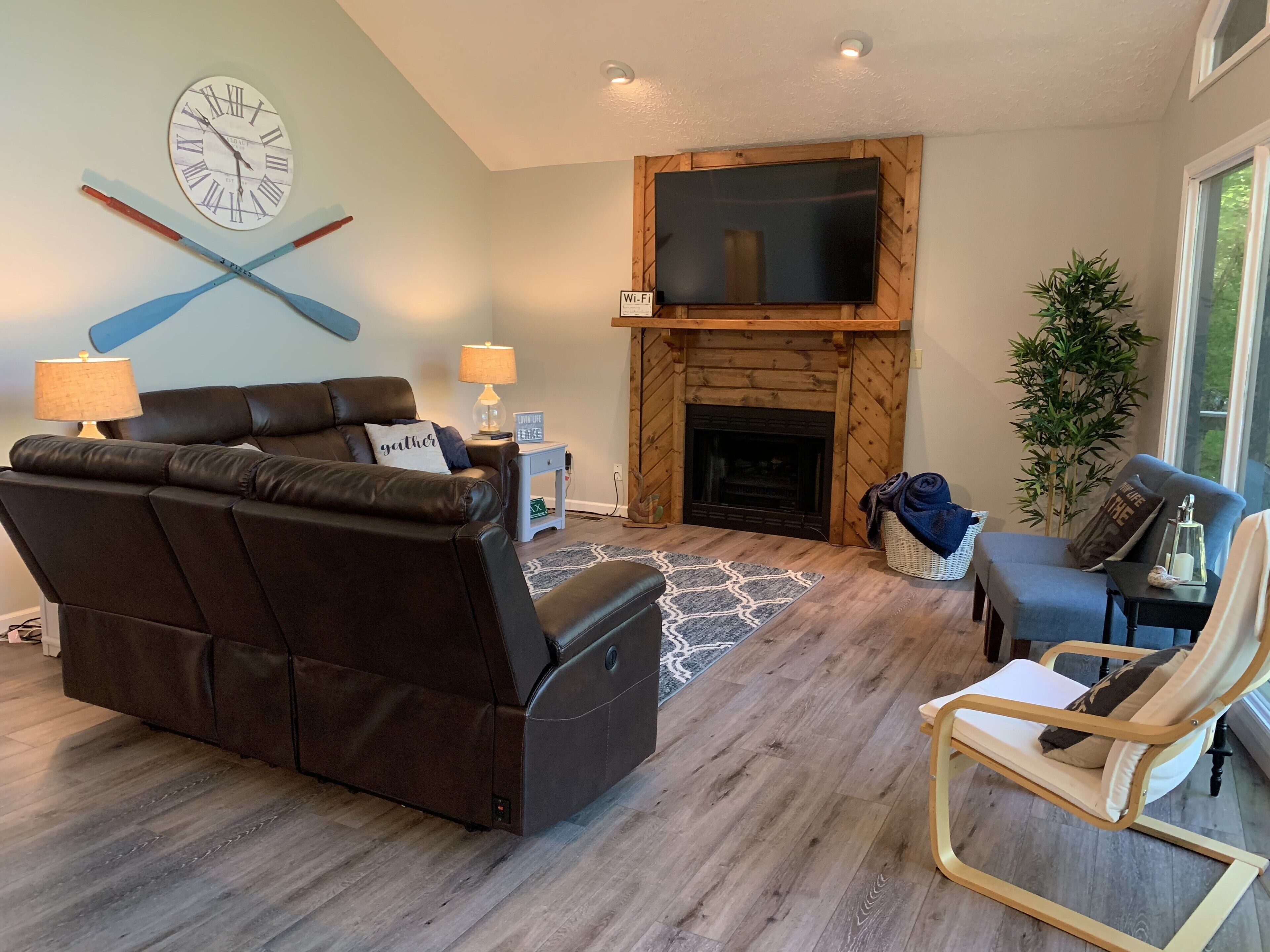 Hiwassee Hideaway - Lakefront, Covered Dock, Quiet Cove, Breathtaking Views...