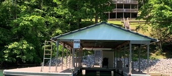 Hiwassee Hideaway - Lakefront, Covered Dock, Quiet Cove, Breathtaking Views...
