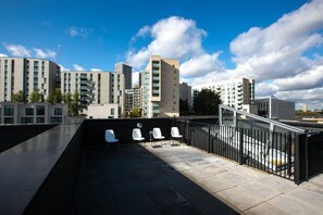 Terrace/patio - Skyvillion Apartments - Olympic Stratford - 3Bed Apartment with Roof Terrace (London)