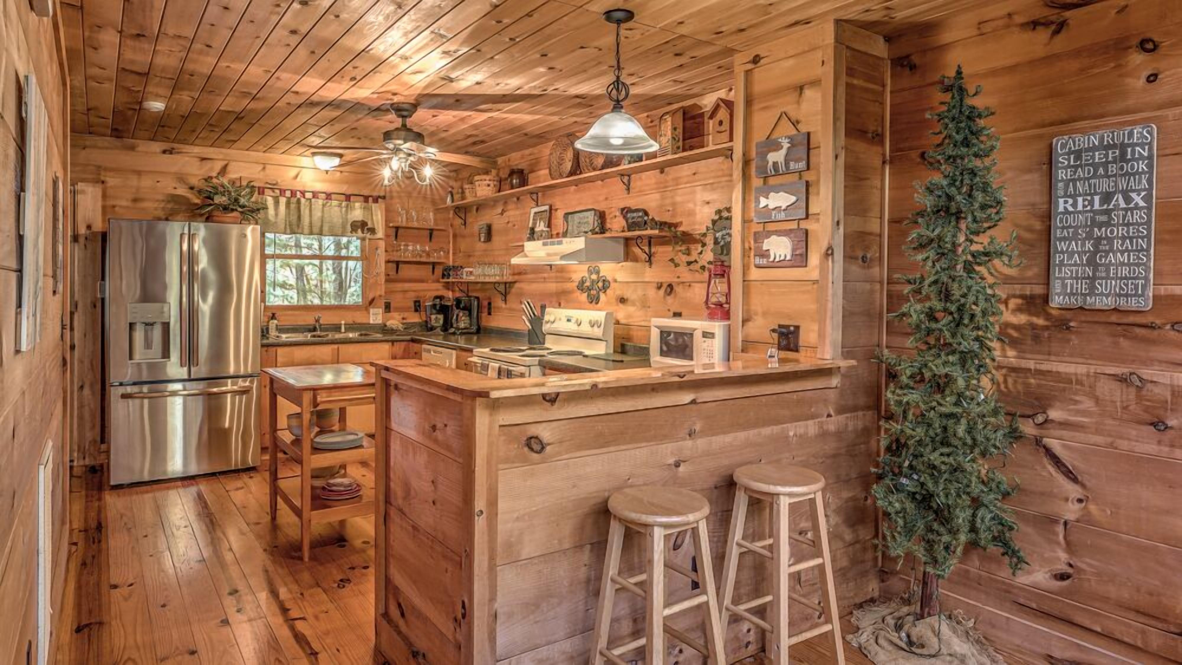 Southern Star- Secluded | Hot Tub | Outdoor Fire Pit