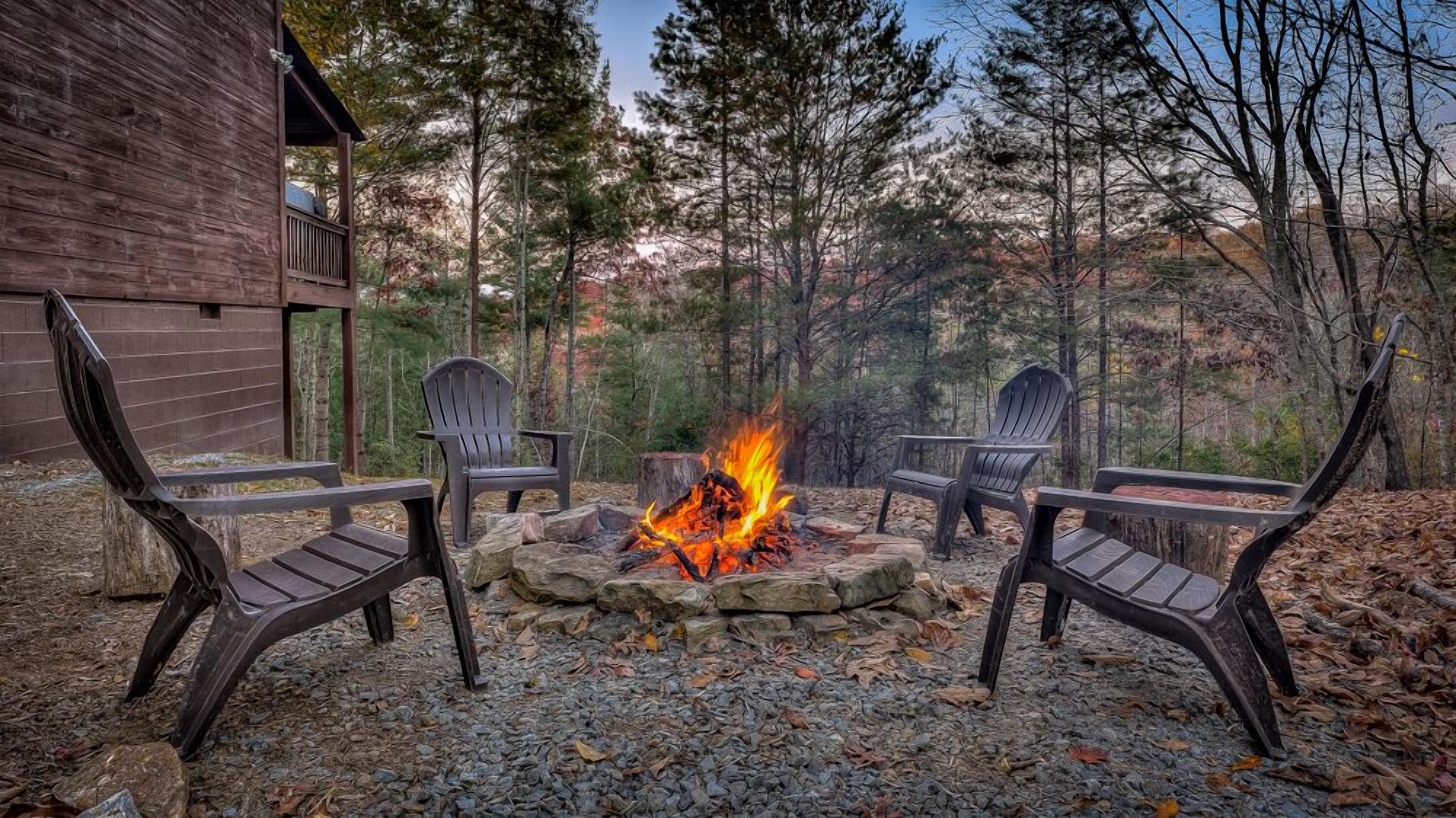 Southern Star- Secluded | Hot Tub | Outdoor Fire Pit
