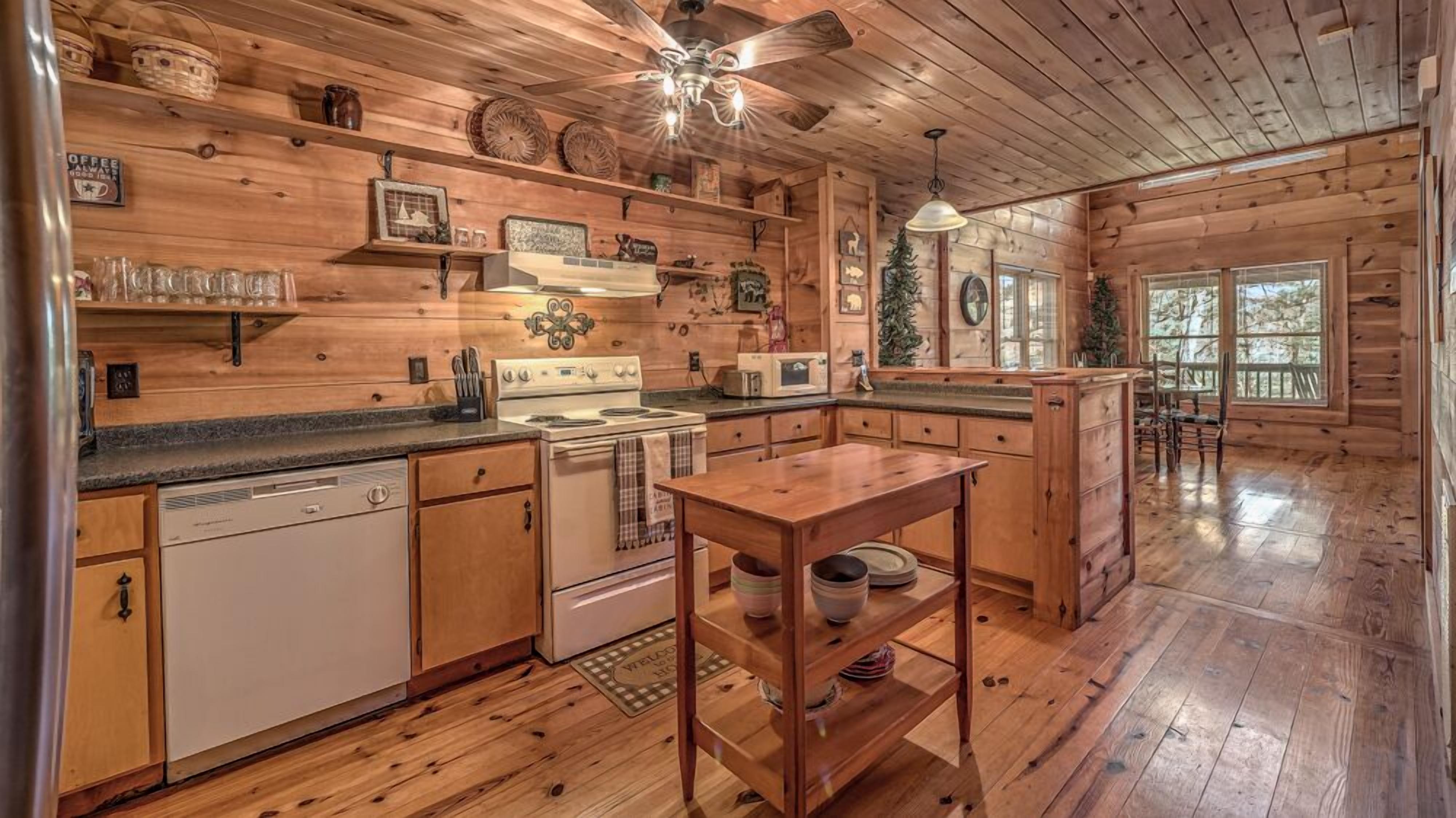 Southern Star- Secluded | Hot Tub | Outdoor Fire Pit