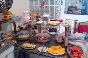 Desayuno bufé gratuito y diario