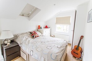 3 makuuhuonetta, silitysrauta/-lauta, Wi-Fi, vuodevaatteet