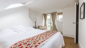 3 slaapkamers, een strijkplank/strijkijzer, wifi, beddengoed