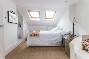 3 chambres, fer et planche à repasser, Wi-Fi, draps fournis