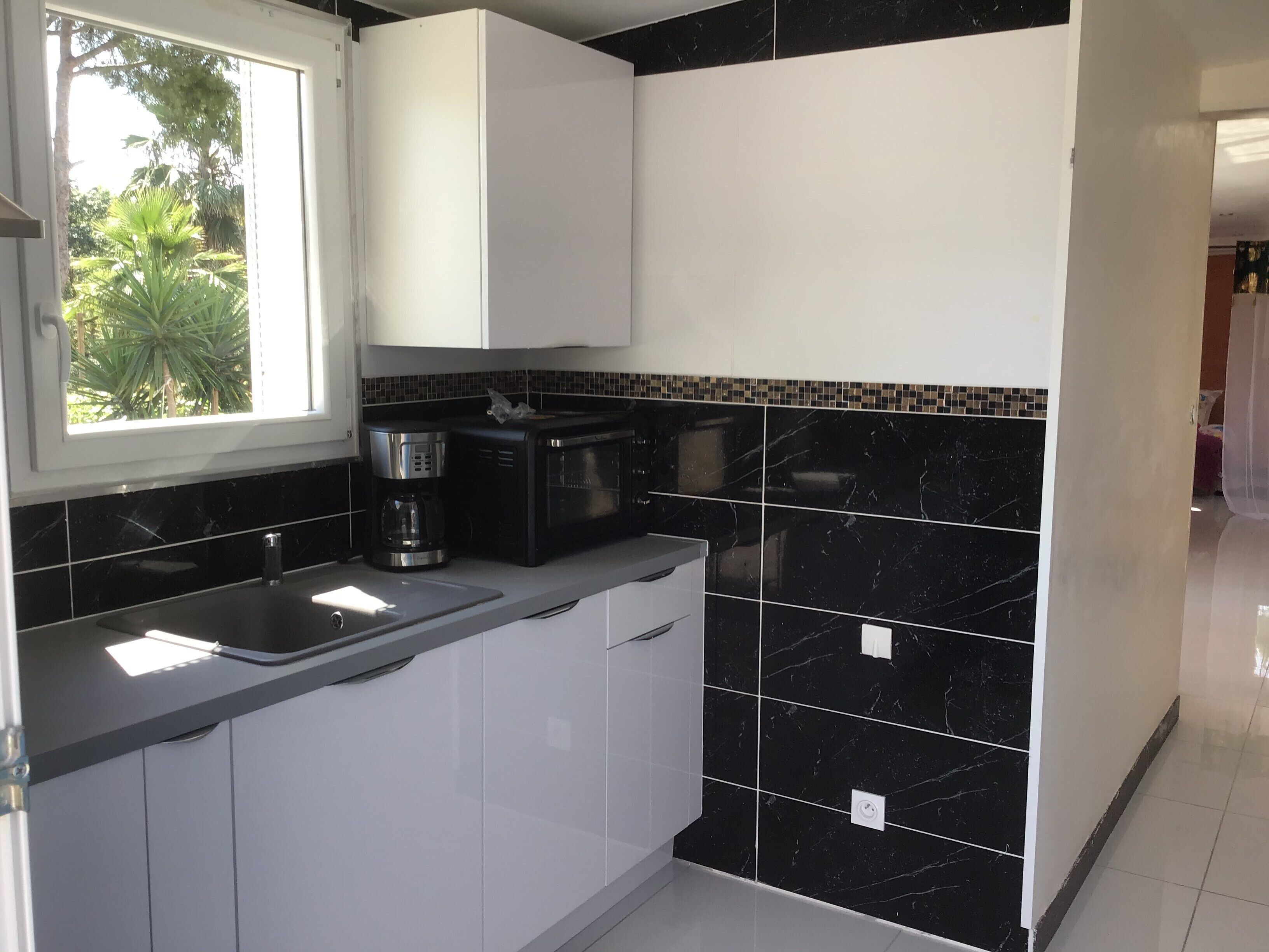 House located in a very wooded area of 6400 m2 200 meters from the Canal du Midi