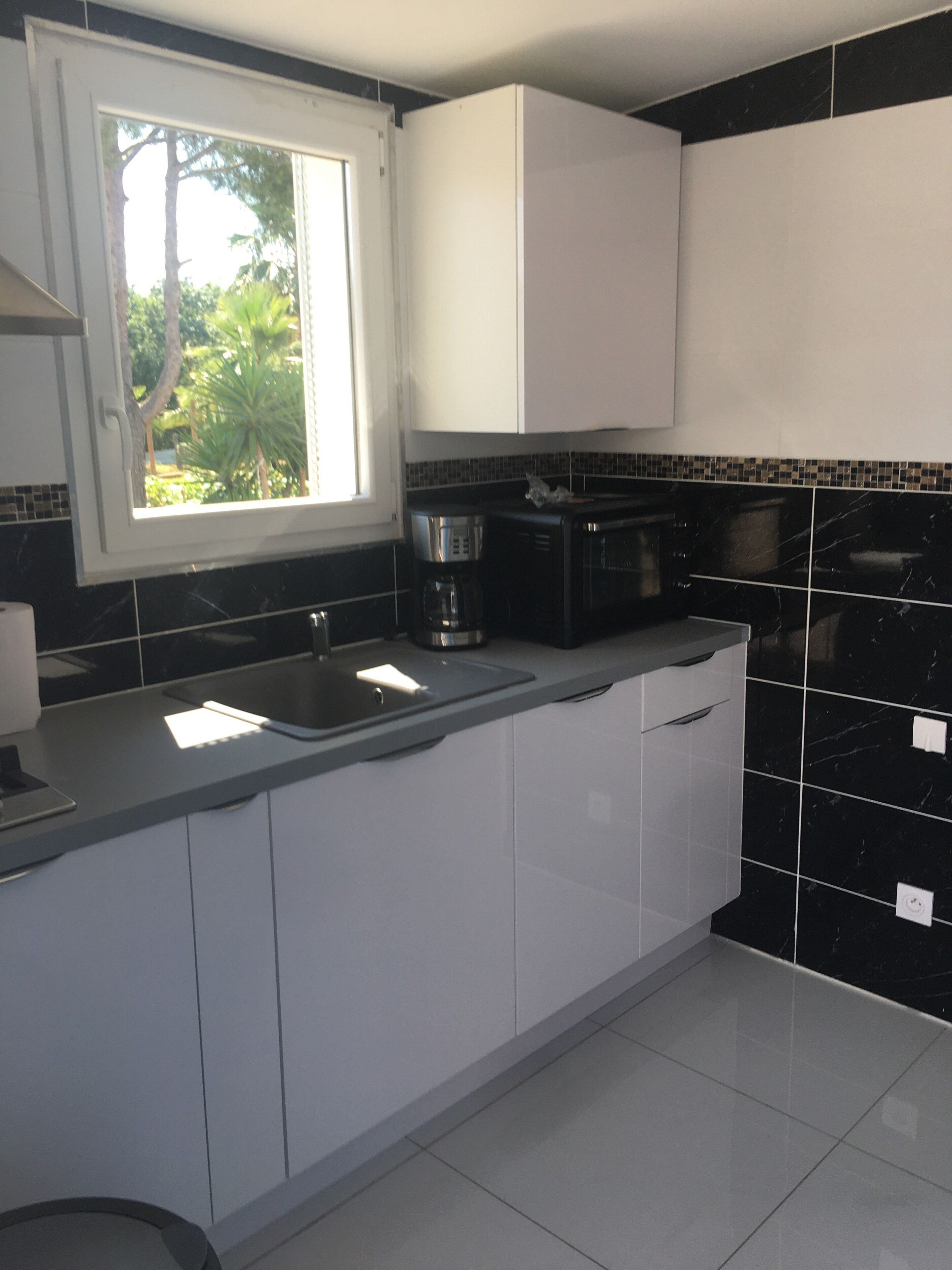 House located in a very wooded area of 6400 m2 200 meters from the Canal du Midi