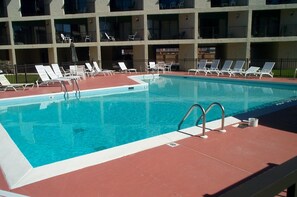 Outdoor pool - Gulfside Townhome 11 (Gulf Shores)