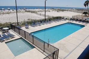 Outdoor pool - Island Winds West 678 (Gulf Shores)