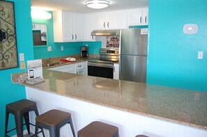 Fridge, microwave, stovetop, dishwasher - Island Winds West 678 (Gulf Shores)