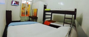 Individually furnished, desk, iron/ironing board, free WiFi
