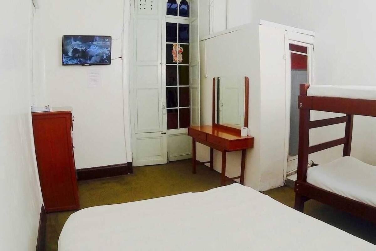 Individually furnished, desk, iron/ironing board, free WiFi