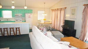 Living room - THE Hideaway (Gulf Shores)