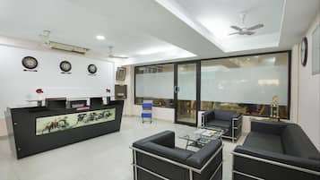 Área de estar no saguão