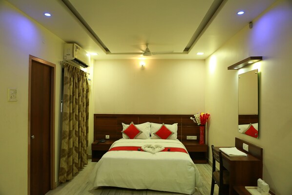 Deluxe Double Room | In-room safe, individually decorated, individually furnished - Sr Residency (Chennai)