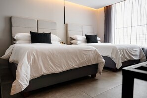 Down comforters, Tempur-Pedic beds, individually furnished - Óntico Urban Design Hotel (Mérida)